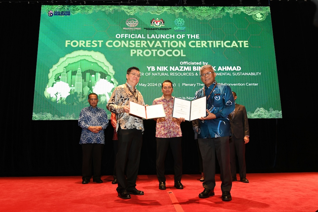 Official certificate signing ceremony with YB Nik Nazmi Bin Nik Ahmad